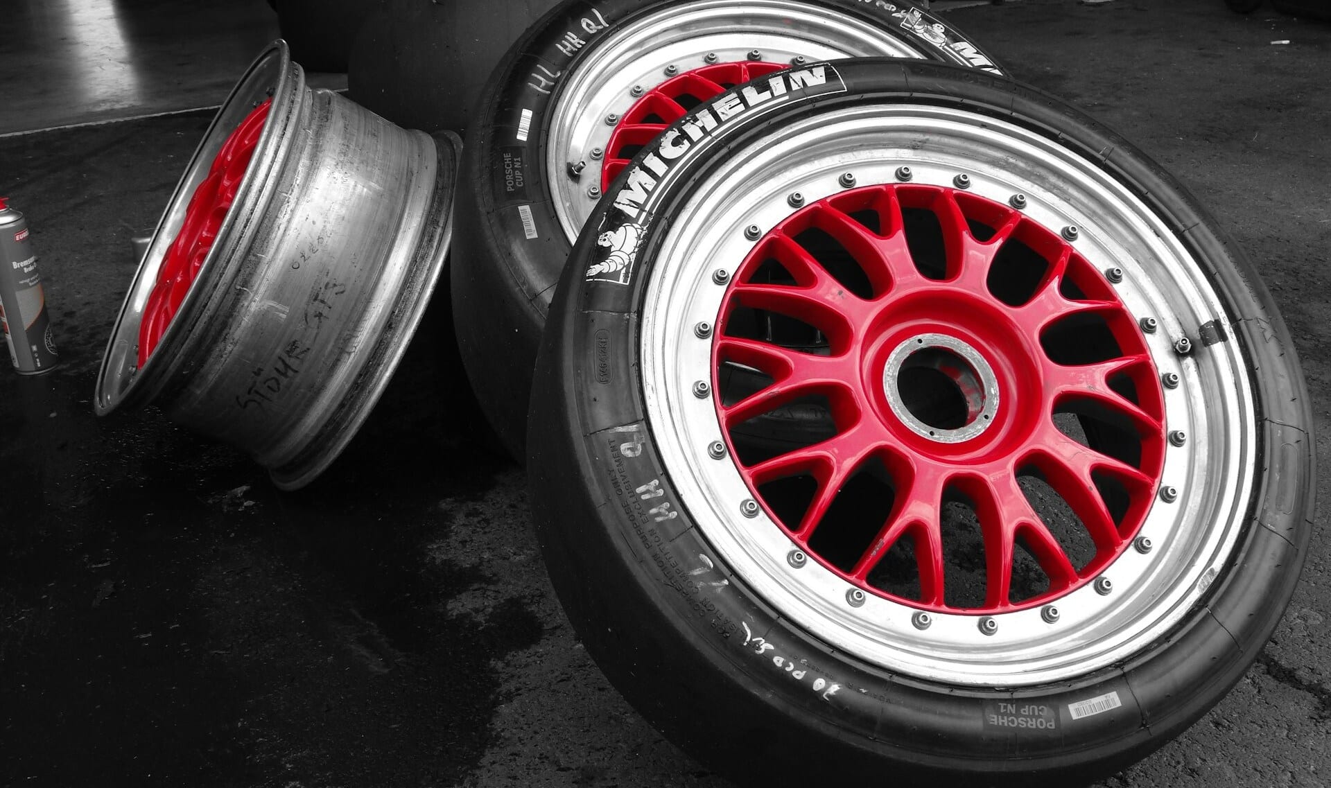 Hvordan vælger du den rigtige dækbredde og profilhøjde? Fordele og ulemper ved brede, smalle, lave og høje dæk