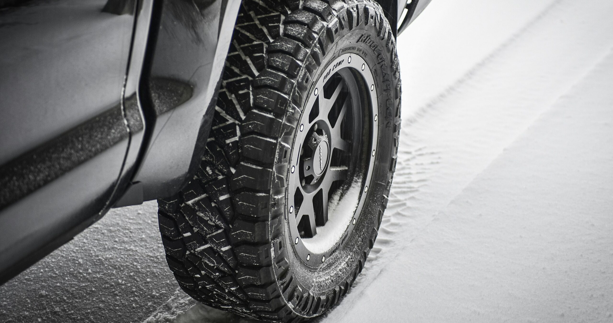 Hvornår er det tid til at skifte til vinterdæk? Guide til sikkerhed, regler og timing